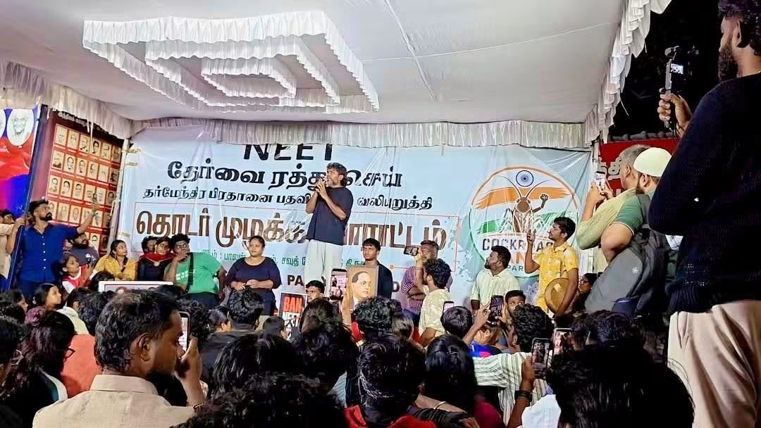 Neelam_Culture's tweet photo. #JaiBhim
NEET தேர்வை ரத்து செய்!
ஒன்றிய கல்வி அமைச்சர் தர்மேந்திர பிரதான் பதவி விலகட்டும்!

நீட் ஒழிப்புப் போராட்டத்திற்கு 
நீலம் பண்பாட்டு மையத்தின் உறுதியான ஆதரவு!

சென்னை,சி.பி.ஐ.(CPI)தலைமை அலுவலகமான பாலன் இல்லத்தில் நடைபெற்ற NEET தேர்வுக்கு எதிரான CJP மாணவர் போராட்டத்தில்,(1/ https://t.co/6P8HommpXG