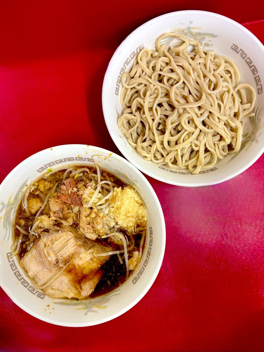 romeo_iocifalla's tweet photo. ラーメン二郎 越谷店＠越谷市
小ラーメン【つけ麺】NmAmK
🌟背徳のつけ麺💯 https://t.co/U7py3x9eW1