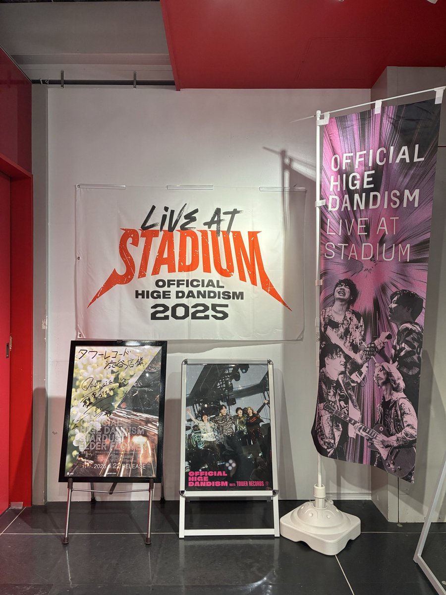 Melting_end_'s tweet photo. タワレコ渋谷行ってきた！
展示縮小していたけどまだあった🏴 https://t.co/hWke3QTd97
