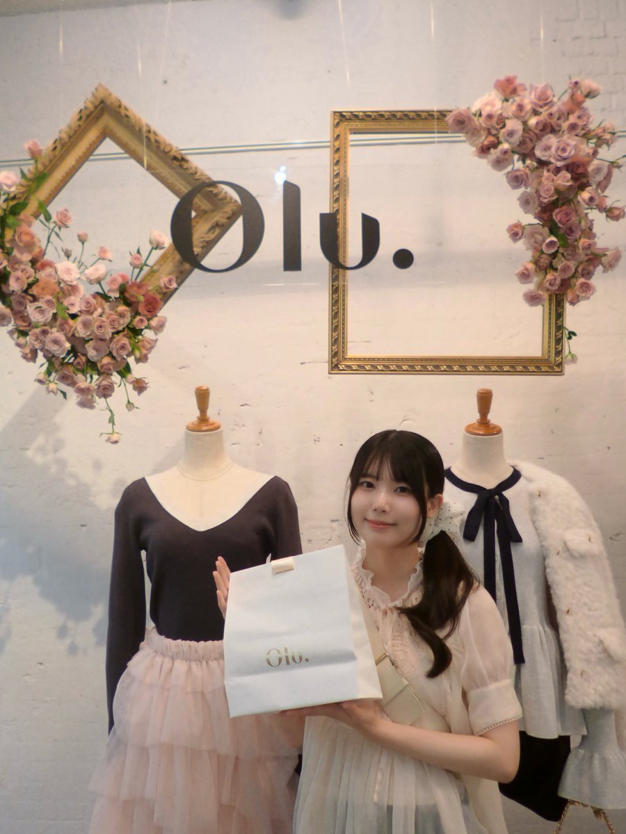 013zzn_'s tweet photo. #日常垢　olu.（@olu_myself ）の展示会に行ってきました🎵どれも可愛くて悩みましたが2着購入しました❕まだまだこれから暑い日々だけど、寒くなるのも楽しみ❄️ https://t.co/YL2yOsFs3s