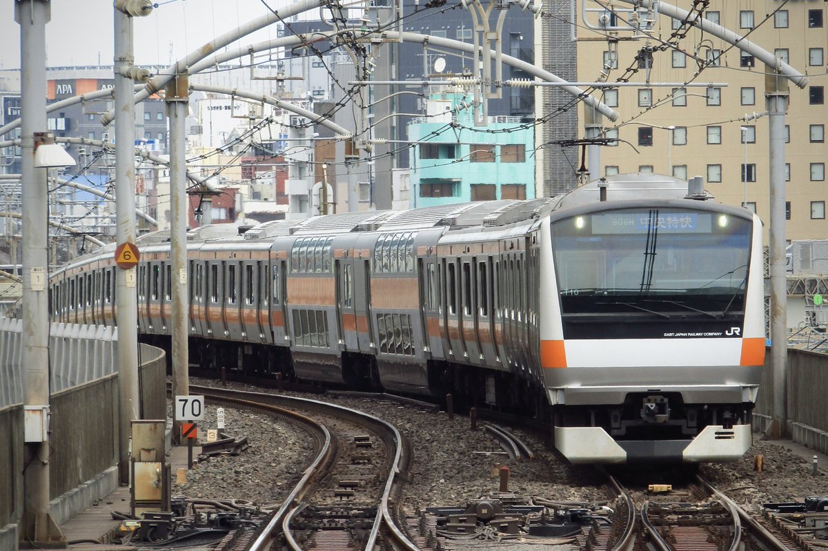 tsubugain's tweet photo. 209とE501とかならまだわかるけどここ比べられたらなあ... https://t.co/GTo8xdpJD2