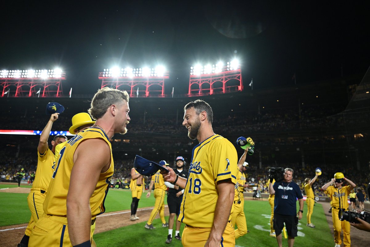 ofcwrigleyfield's tweet photo. 2016 @Cubs World Series MVP knows banana ball. 😌 https://t.co/7yrqj7354u
