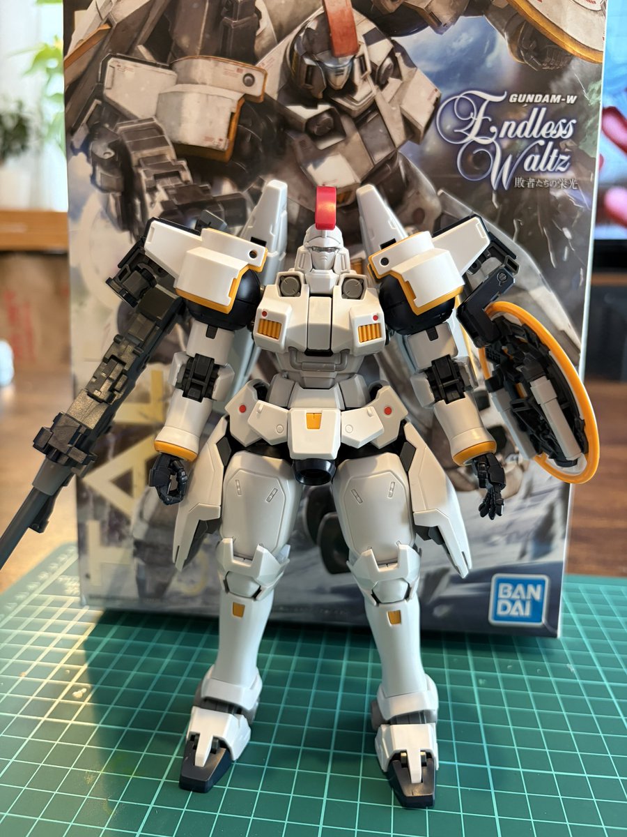 gantako12's tweet photo. 久しぶりの模活。トールギス素組完成 https://t.co/KEqvFMJ7ic