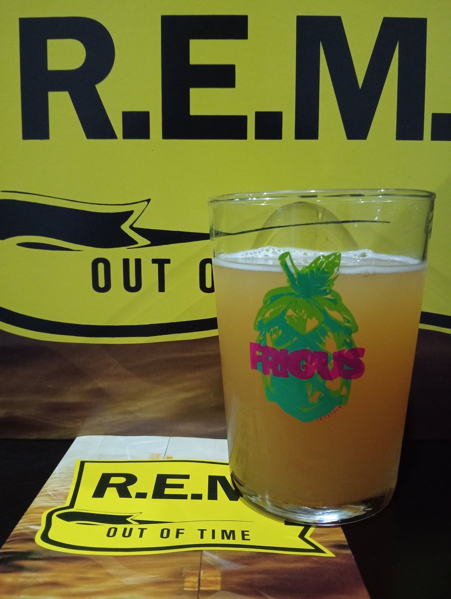 FCervisia's tweet photo. Ahora en el #CebadaYVinyl una Pedazythos de @BuquiBichi & Cuatro Palos, Hazy IPA amarga y aromática con 6.3%
Out Of Time de @remhq 1991
#Frigus #beer #cerveza #craftbeer #beerme #beertime #beerlover #BrothelHB #drinkbeer #vinylrecords #vinylcollector #viernes #bier #birra #tgif https://t.co/E5zN5MwxxK
