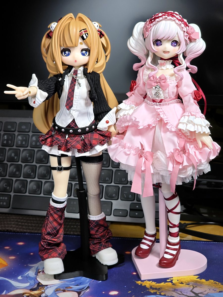 d_shinkabu's tweet photo. まったくノーチェックだった「ぐるぐる回転電波」名作の可能性出てきた。
・BJDだが全身(腕にも)針金通り済
・初回版はオプション盛りだくさん
・麻呂眉かわいい
・特1/6とはアゾン24cmサイズと理解した
もう1体買うわ…またしてもShellyCocoにしてやられた。 https://t.co/15aZYI5tqb