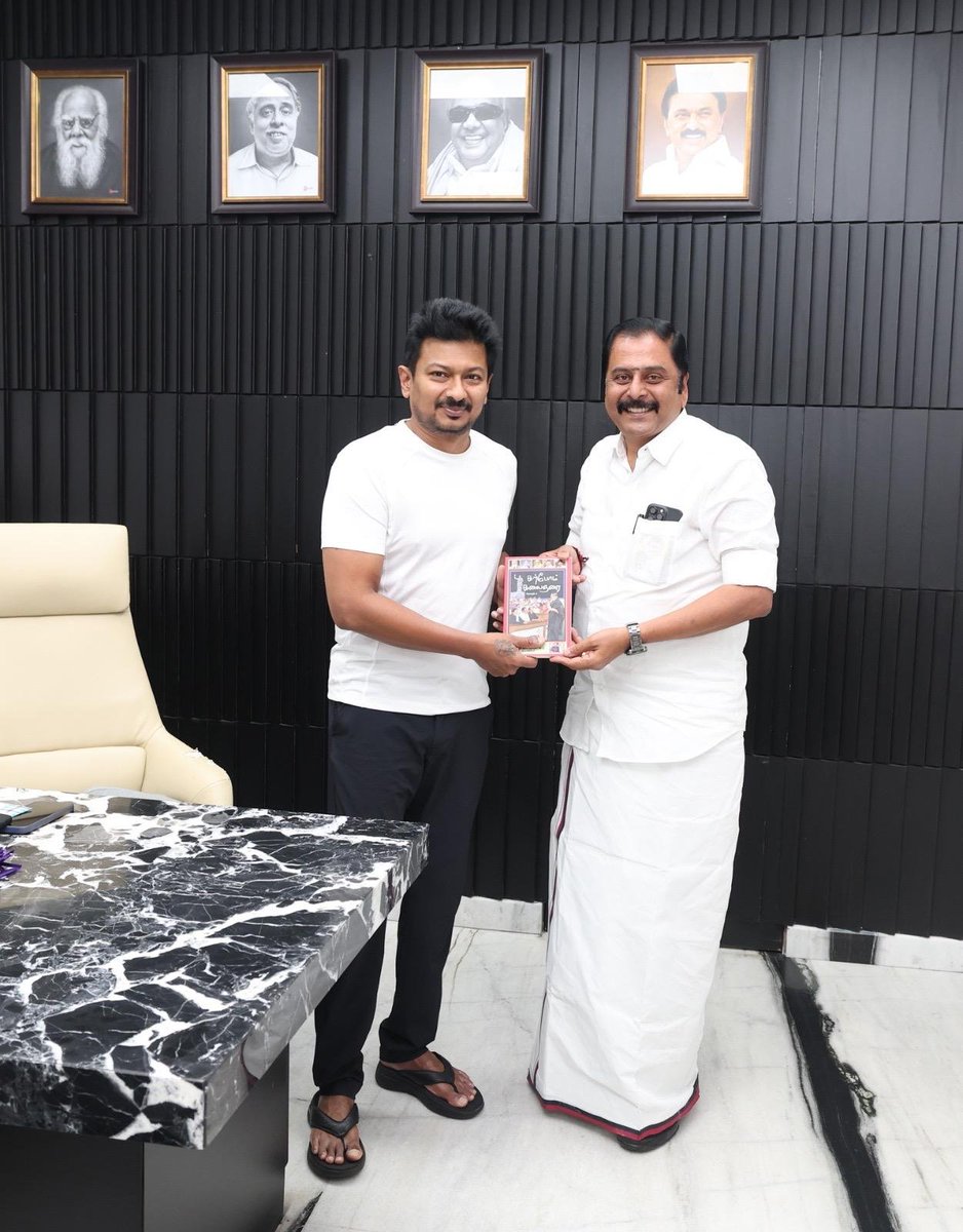 keprakashdmk's tweet photo. மாண்புமிகு எதிர்க்கட்சி தலைவரும் கழக இளைஞ���ணி செயலாளருமான திரு. உதயநிதி ஸ்டாலின் அவர்களை இன்று மரியாதை நிமித்தமாக குறிஞ்சி இல்லத்தில் சந்தித்த போது.

@mkstalin

#KEPrakash #DMK #Erode #ErodeMP https://t.co/93cm5zNqFT
