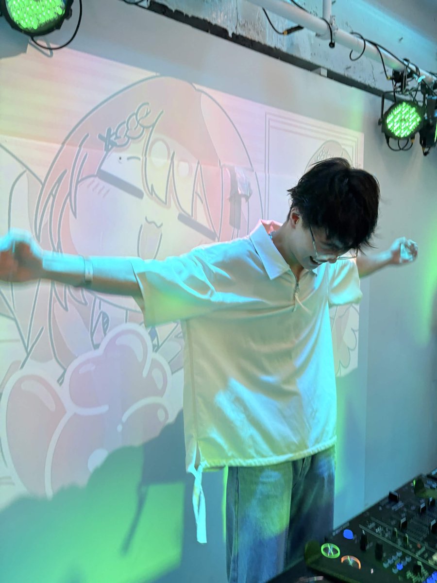 KinakoMange's tweet photo. 【御礼】
一昨日の #VtoV 並びに昨日の #御徒町JU ありがとうございました!!
両国勢の皆様が熱い…熱すぎるッ
私たちも負けてはいなかったのでは無いでしょうか…?
また是非とも戦いたいですね
そしてふかたけくんもお疲れ様でした!
最強にして最高のぎゅーどんDJ…彼にJU託せてよかった
何卒 https://t.co/poYKQDdJ1O
