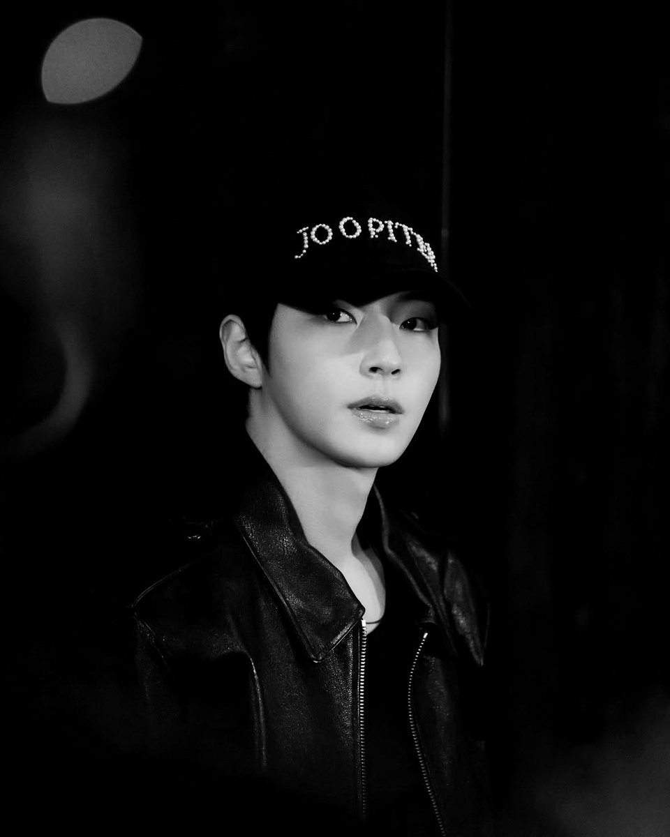 hwanginyoups's tweet photo. Joopiter. https://t.co/NMsaKVbPkh