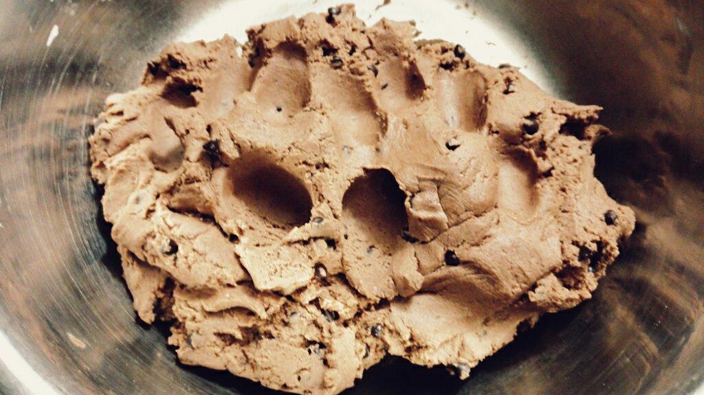 WandaJosh133584's tweet photo. Just had the coziest Saturday afternoon baking session! Freshly baked chocolate chip cookies straight from the oven, warm, gooey, and smelling like pure happiness  Baking is such a lovely stress reliever! https://t.co/jckGvGeac8