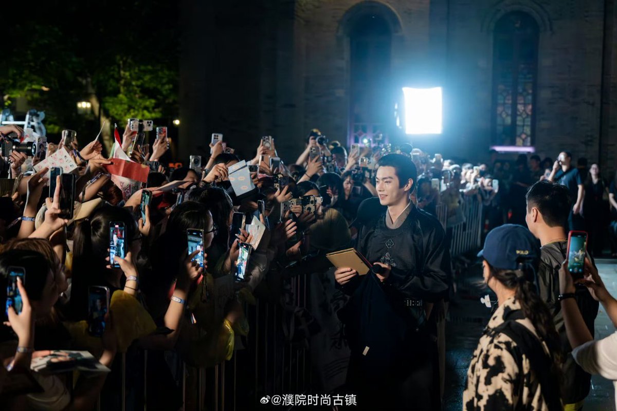 belleemoon's tweet photo. 𝒐𝒏𝒆 𝒚𝒆𝒂𝒓 𝒂𝒈𝒐 ❀
Xu Kai wrapped up filming for Spring of the Blade with an amazing wrap party.
We can't wait to meet Shen Run 🖤🖤
◦ #xukai ✗ #springoftheblade ◦ https://t.co/VFU34oOOTi