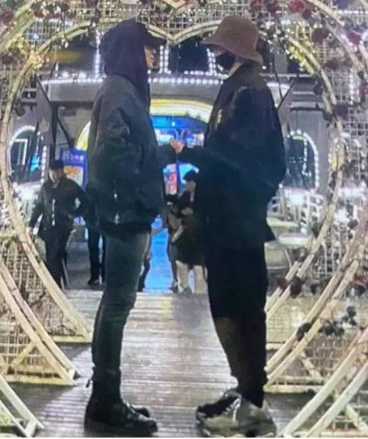 parkjihan1313's tweet photo. 비공개이지만 비밀이 아닌 커플🤭🤭 https://t.co/WVQr3PZgfh