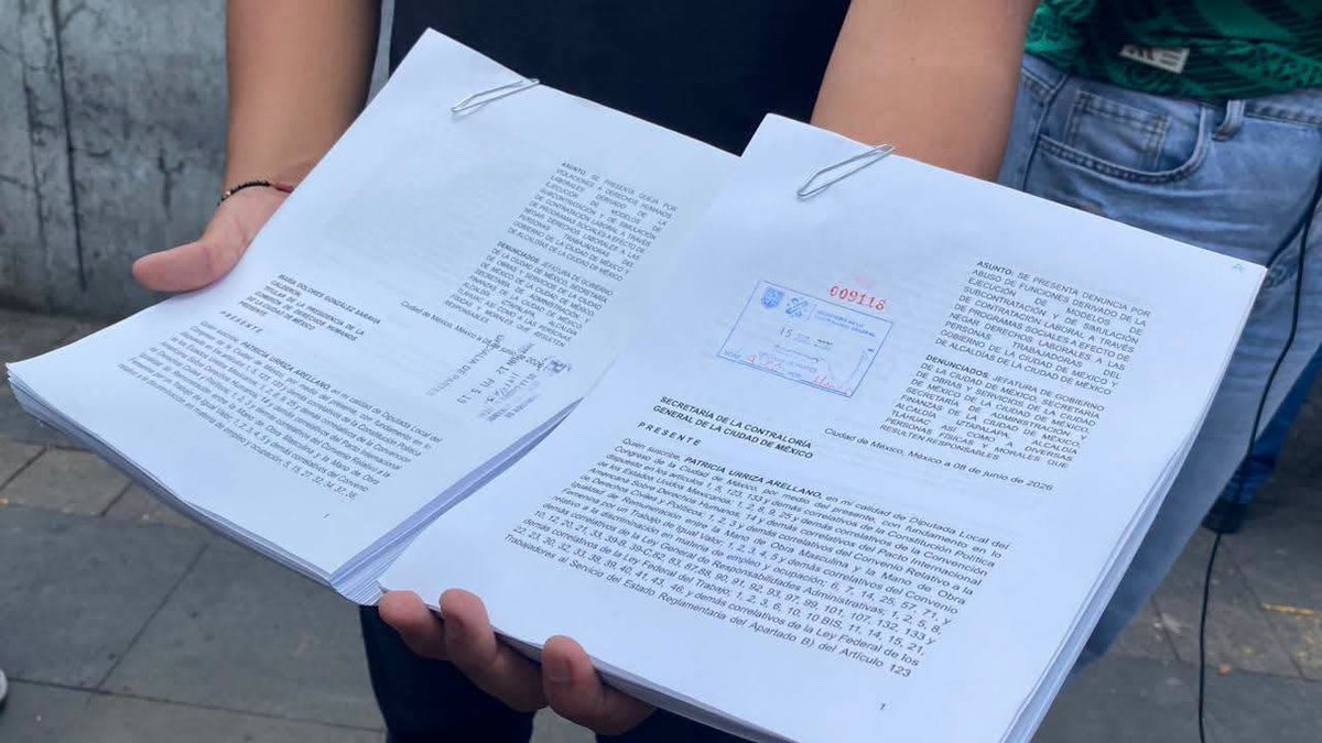 GARCIPAVON's tweet photo. Empleados de la Calzada Flotando van vs Gobierno de Clara Brugada.
Contratos a modo, con engaños, sin seguro social, sin pago de horas extras y al final, despedidos por whats.
Los empleados de la Calzada Flotante aseguran que se les empleó con engaños, su trabajo sería otro, como jardinería o mantenimiento, sin embargo, terminaron construyendo la Calzada con horas extras, sin seguro social, sin pagos completos, trabajando de madrugada y más irregularidades.
Así que ahora buscarán demandar al gobierno local.
✍️  ¿Qué pasó en CDMX?