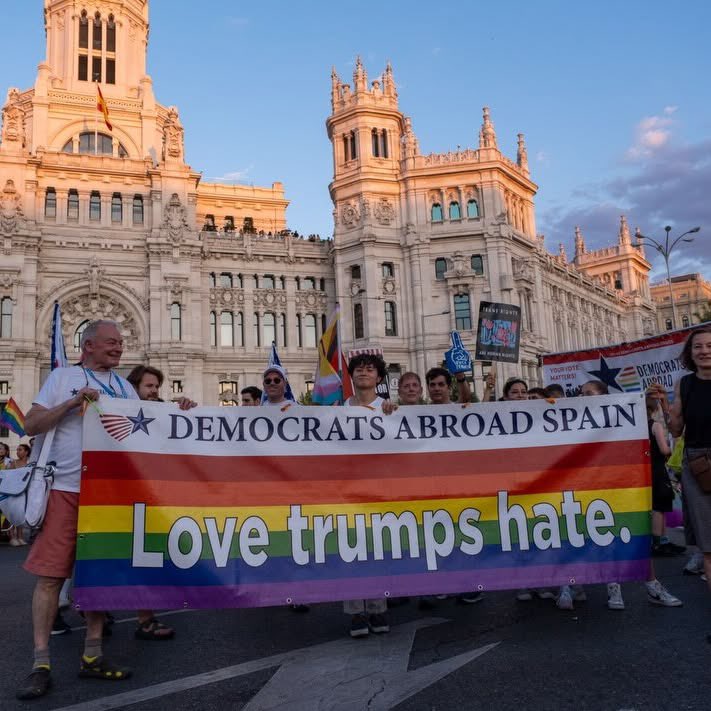 DemsAbroad's tweet photo. 🇺🇸 🇪🇸 When all Americans are treated as equal, no matter who they are or whom they love, we are all more free.” — Barack Obama
#DemsAbroad Spain Youth Caucus #madridorgullo2026 #madridpride #AmericansAbroad https://t.co/JLqZB8klDs