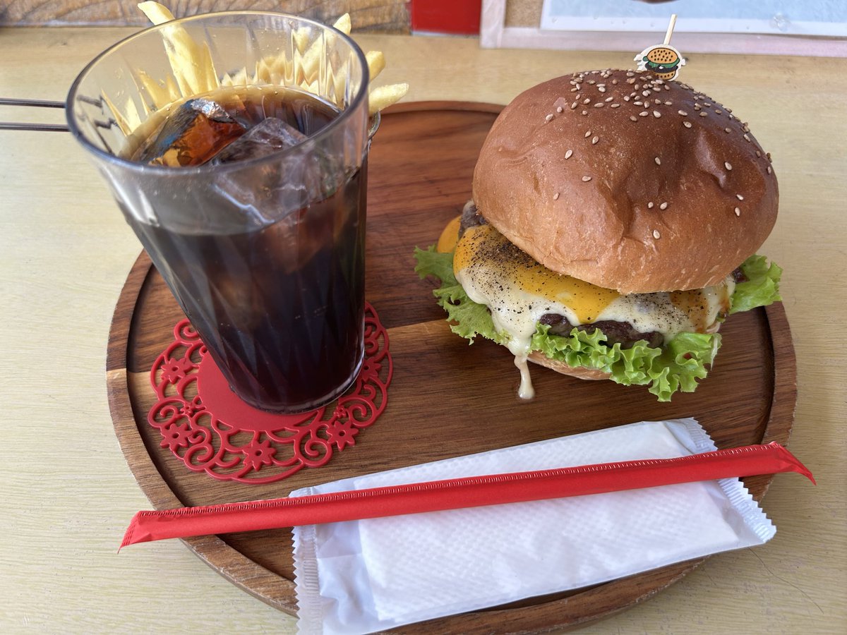 honya_rr's tweet photo. こいつ食うために来てる https://t.co/dGDrvUHFHB