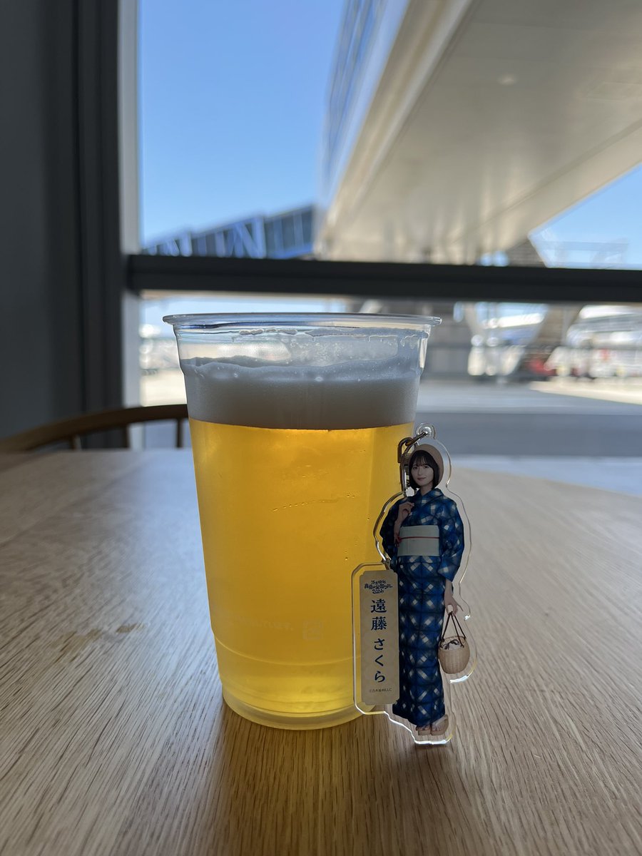 onsen_46's tweet photo. さらに飛行機遅れるってことで、もう本当に仕方なく。
#さくちゃんは今日もかわいい https://t.co/gZdHZpX2lm