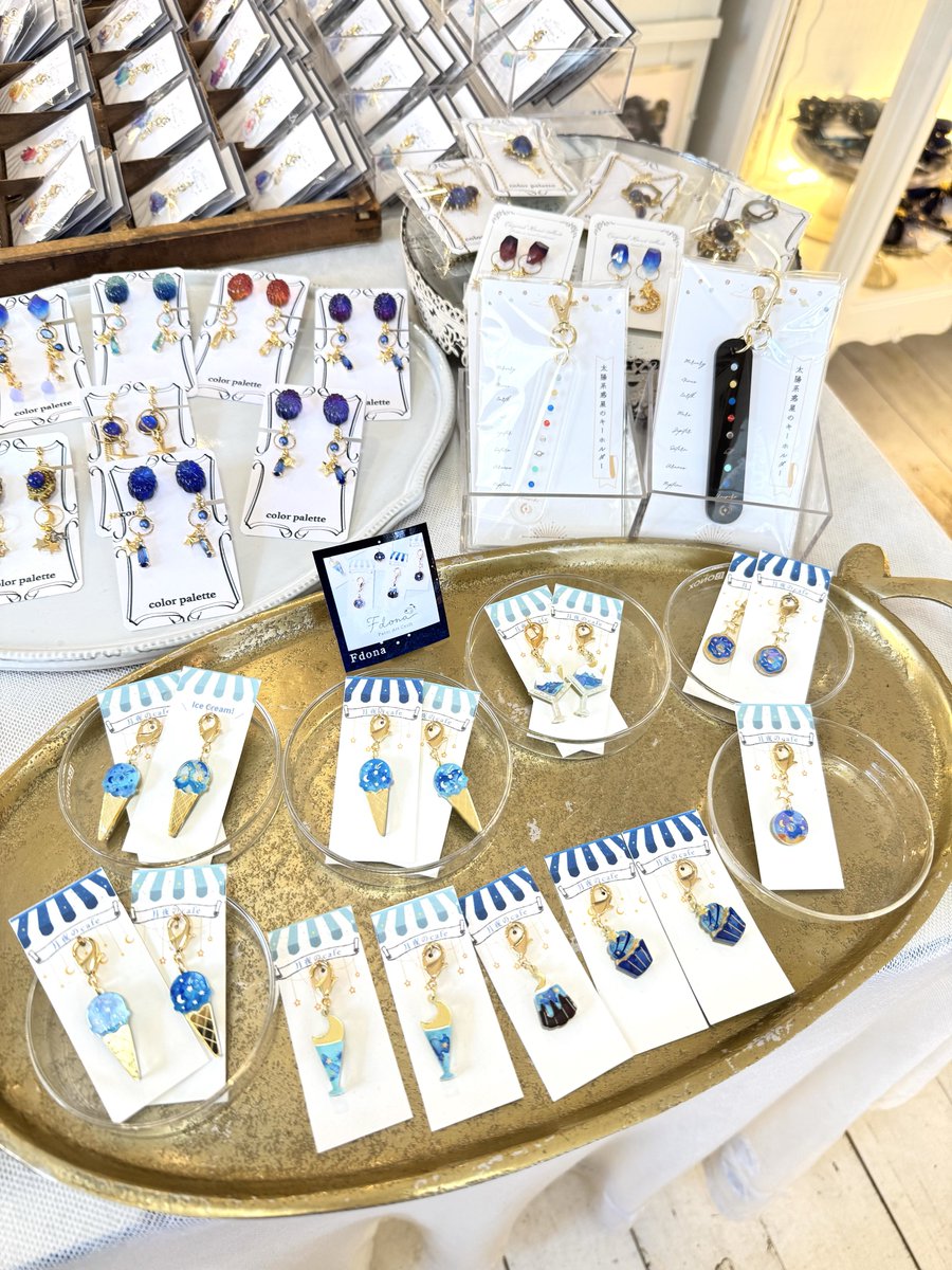 JAMPOTinfo's tweet photo. #天体観測展 本日もオープン✨
追加入荷作品もたくさん並んでいます！
いよいよラスト二日！
皆様のご来店お待ちしております！ https://t.co/SPGVx2rHbF