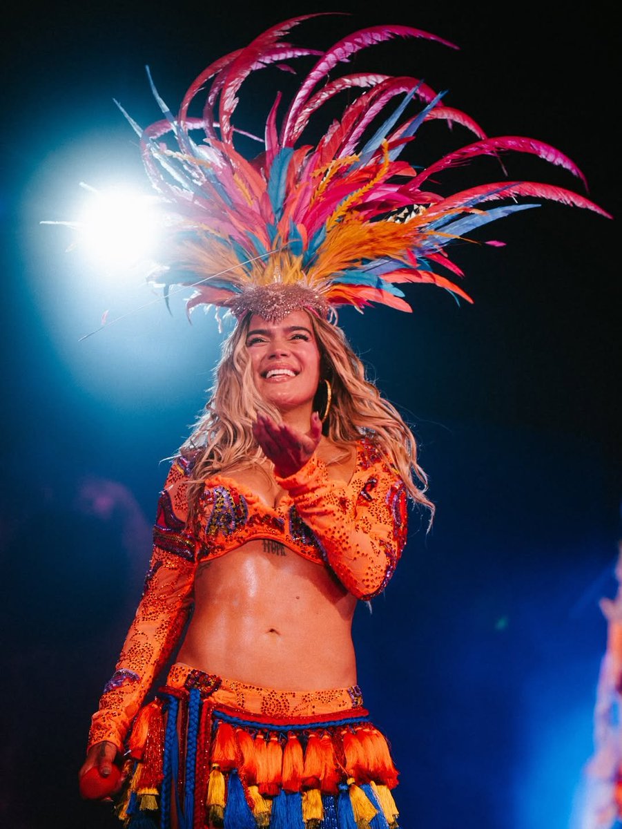 KarolGUP's tweet photo. 🌎 Karol G's "Viajando Por El Mundo Tropitour" Setlist (so far): 

2nd ACT:
— Interlude: Mambo No. 5
Tropicoqueta 
Papasito
Ese Hombre Es Malo
200 COPAS
MAMIII https://t.co/SUvsiLm18x