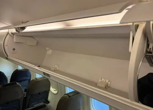 Pogue's tweet photo. Why did an American gate agent lie about the overhead bins being full—when they were 80% empty? In my new column, an airline pilot, a baggage specialist, and a gate manager explain the real reason behind the deception.

https://t.co/PzOQolK7Qv https://t.co/qFPPK8cJMo