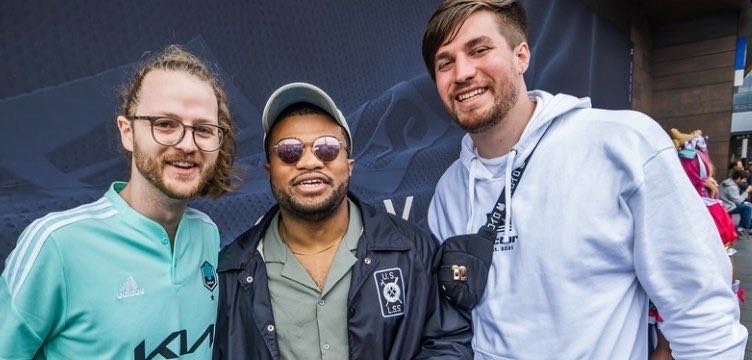 parquesomedia's tweet photo. so then I sent 100+ cold DMs on twitter for work/collabs and I cold messaged 10+ esports companies and media sites, earning myself roles at PAX, E3, an esports tech company, and a bunch of publications

I freelanced for years, moved to china, got laid off twice... but I pushed on https://t.co/6V18AAzBEQ