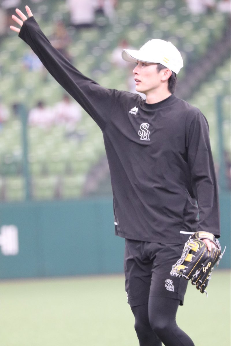 INA23777's tweet photo. ベルーナ暑い��に萌え袖だったうきょさん
#周東佑京　#sbhawks https://t.co/nA2OfybjmH