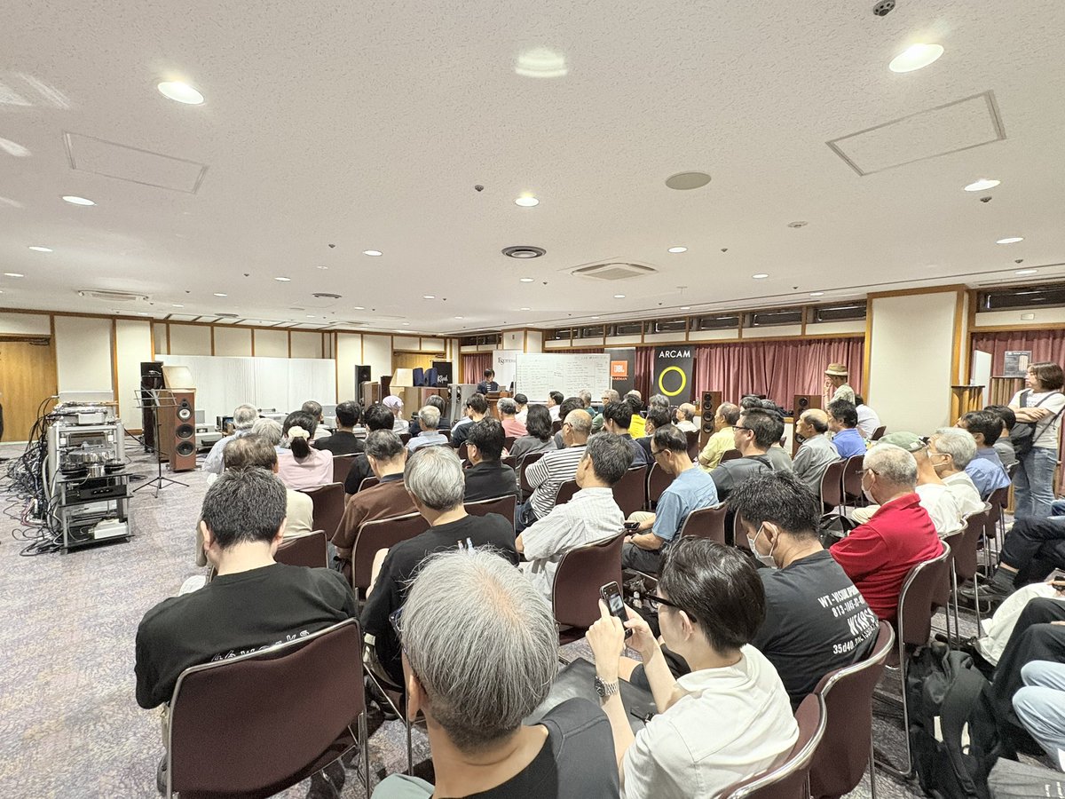 pw_audio's tweet photo. 【サウンドピット創業祭】
90人ほどでしょうか。満員のお客さま。途中退席しません。 https://t.co/zY7E7IJe0V