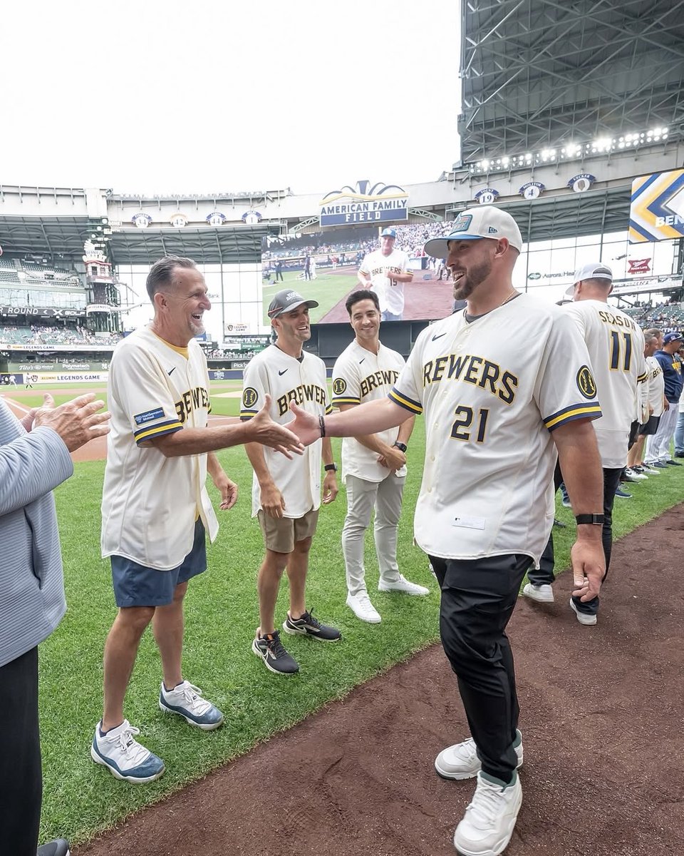 travis_shaw21's tweet photo. Can’t describe the feeling of being back out there for the alumni game today. It was surreal to feel the adrenaline get going again. What a great event put on by the @Brewers. Thanks for the warm welcome back, Milwaukee. 👊🏻 https://t.co/KOMfPcVueD