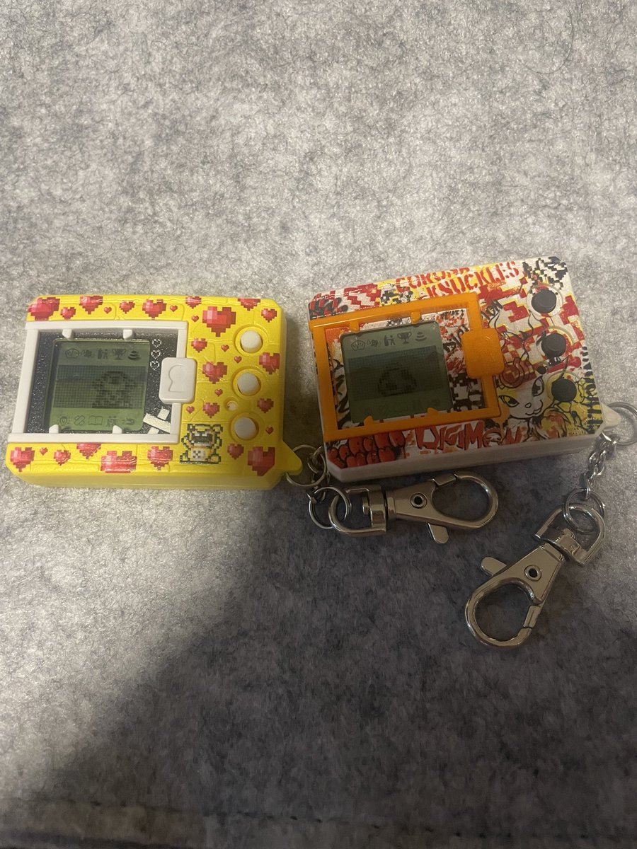 tttt_mshr's tweet photo. デジモン一台じゃ本領発揮できないと知り、追加で購入。クーポン色々使って￥1,700。安い。これでオメガモン目指す！！ https://t.co/efzEQ7XSBl