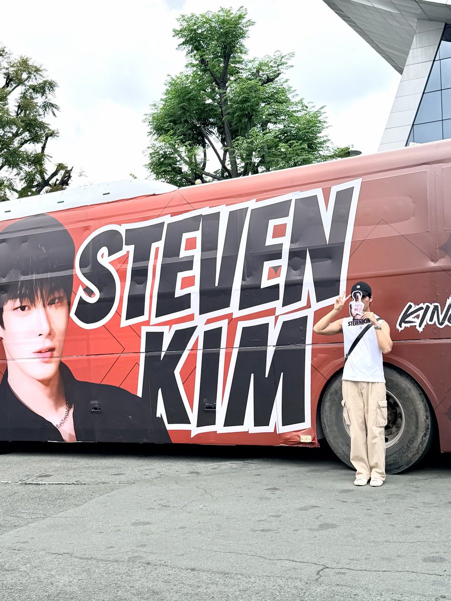 wilfanboy's tweet photo. Hello! It’s here!!! 💙

#STEVEN #스티븐 #STVN 
#TheFirstSparkManila https://t.co/rIRRVuK6rw
