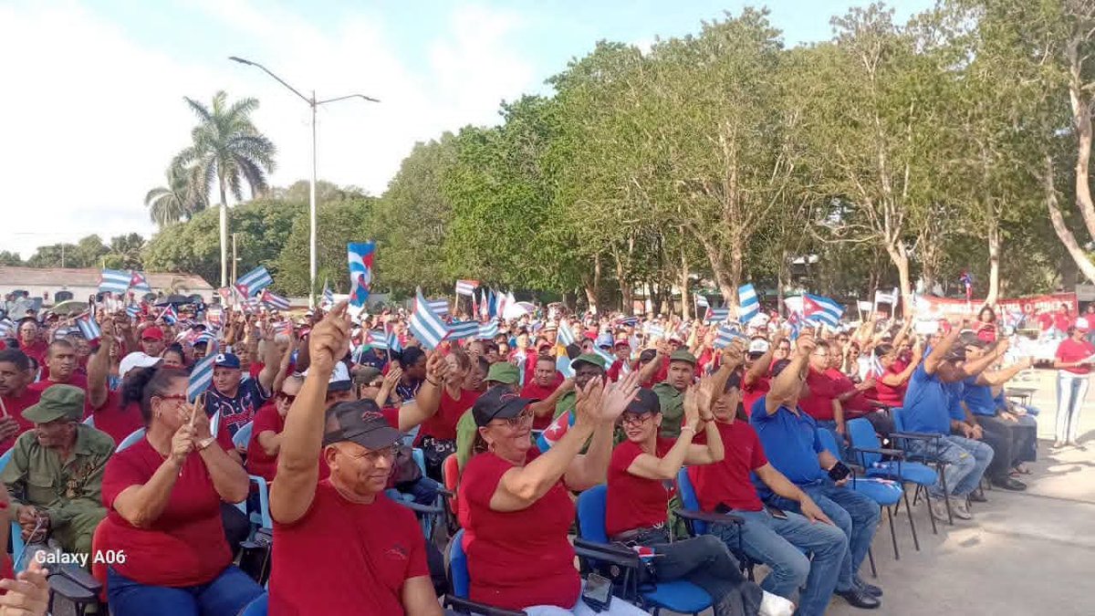 WalterNoris's tweet photo. Desde #MinasEn26, tierra donde El Mayor marcó el camino de la independencia, patentizamos que la seguiremos defendiendo. Contamos con la vergüenza de los #camagüeyanos. Que nuestro grito se escuche a 90 millas: ¡Viva la #RevoluciónCubana! ¡Patria o Muerte! ¡Venceremos!. https://t.co/oDhcbSoywv