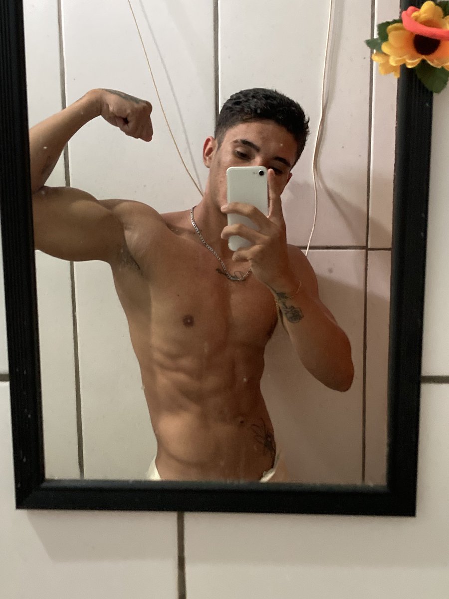 mora12v's tweet photo. Buscaré otra tualla por que solo la misma me miran en las fotos jaja https://t.co/o3C6nhceMA