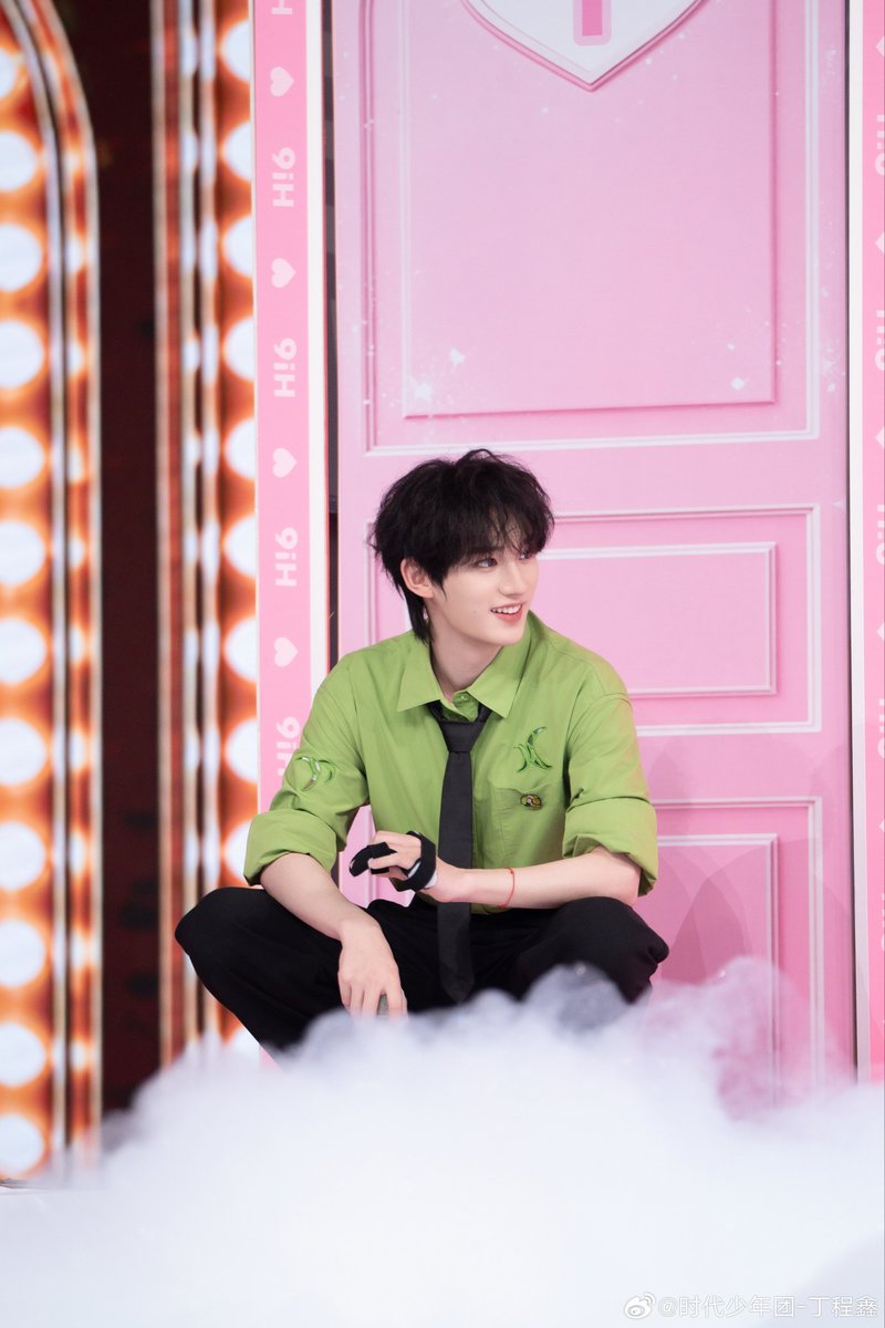 DCXOVERCSTATION's tweet photo. 【丁程鑫微博更新】
会点魔术的ENFP快乐小狗登场！

#丁程鑫 #DingChengXin #딩청신 #dinhtrinhham #时代少年团 #TeensinTimes #时代少年团丁程鑫 #ติงเฉิงซิน  #tnt_thời_đại_thiếu_niên_đoàn #你好星期六 https://t.co/tOneTf3m4J