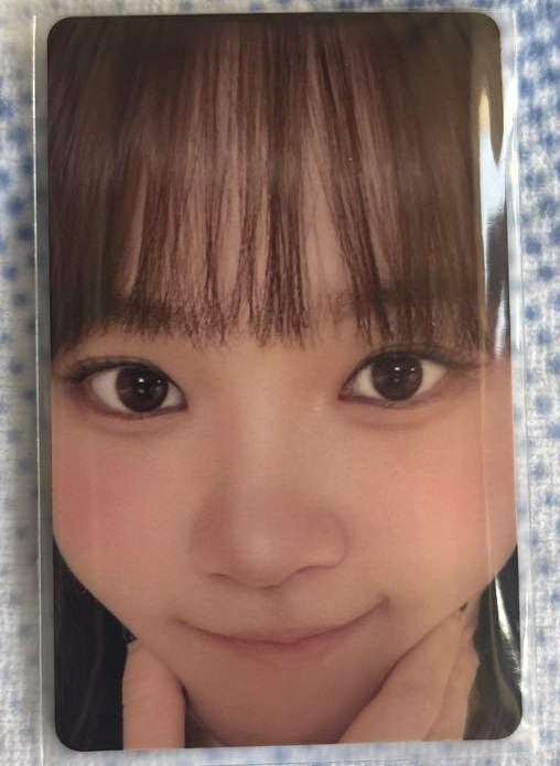 archivedkcw's tweet photo. CHAEWON'S FEARNOT ZONE BREAD PHOTOCARD OMG https://t.co/Xg3tBvF5bQ