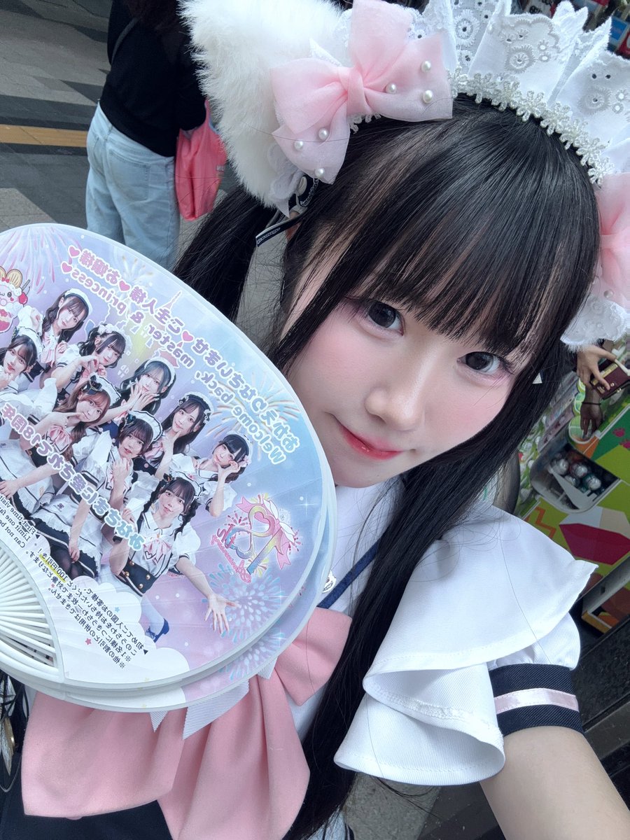chiika_md's tweet photo. 今日は狸まつりらしい(*´∀`)ﾉ
ちぃか うちわ配ってま〜す🪭🐱 https://t.co/wYKqRvb5ly
