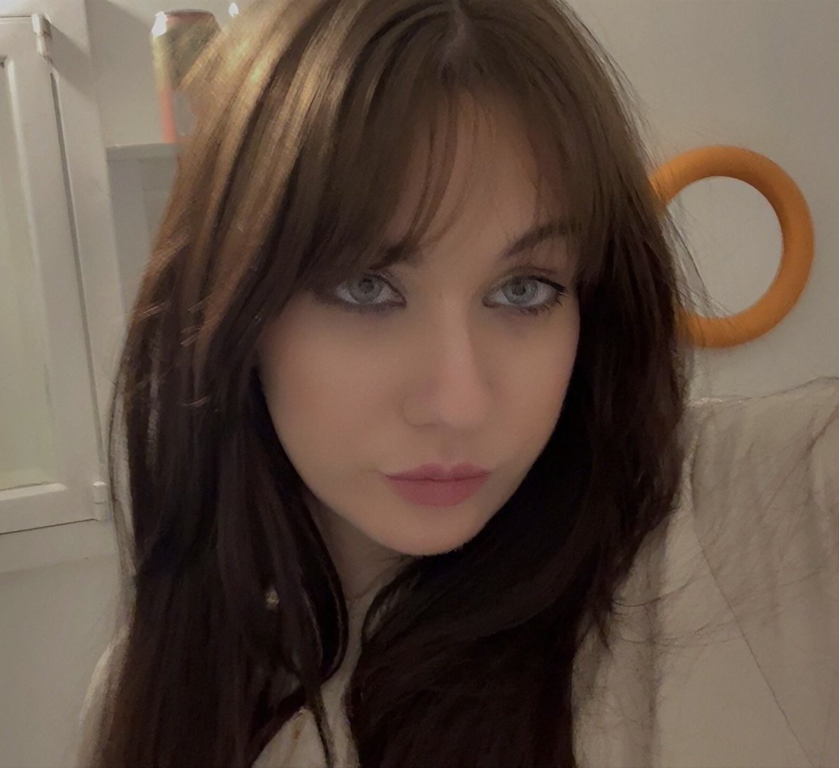 yourfavbrat00's tweet photo. I’ll be so happy when these fuck ass bangs are grown out 🥱 https://t.co/aNHh835fxu
