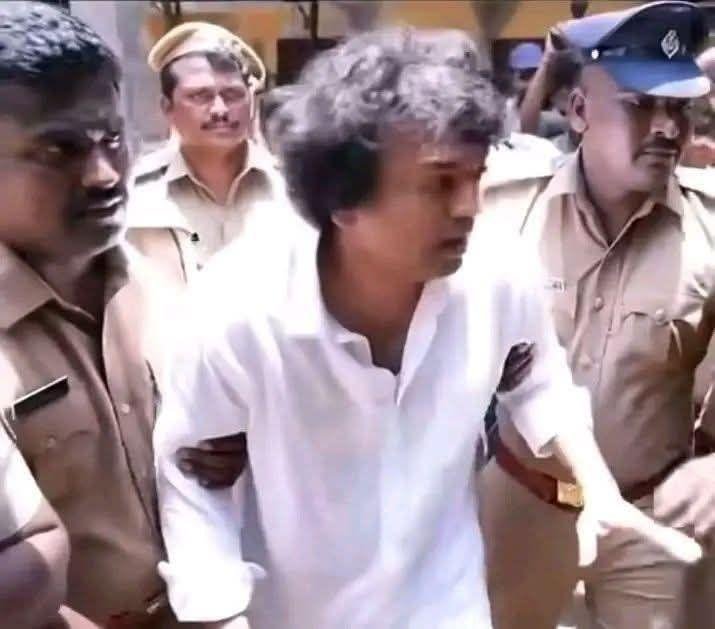 Saravan9117210's tweet photo. @VjDhanush_X மேக்கப் இல்லாத frame.. https://t.co/CIt53vOYAf