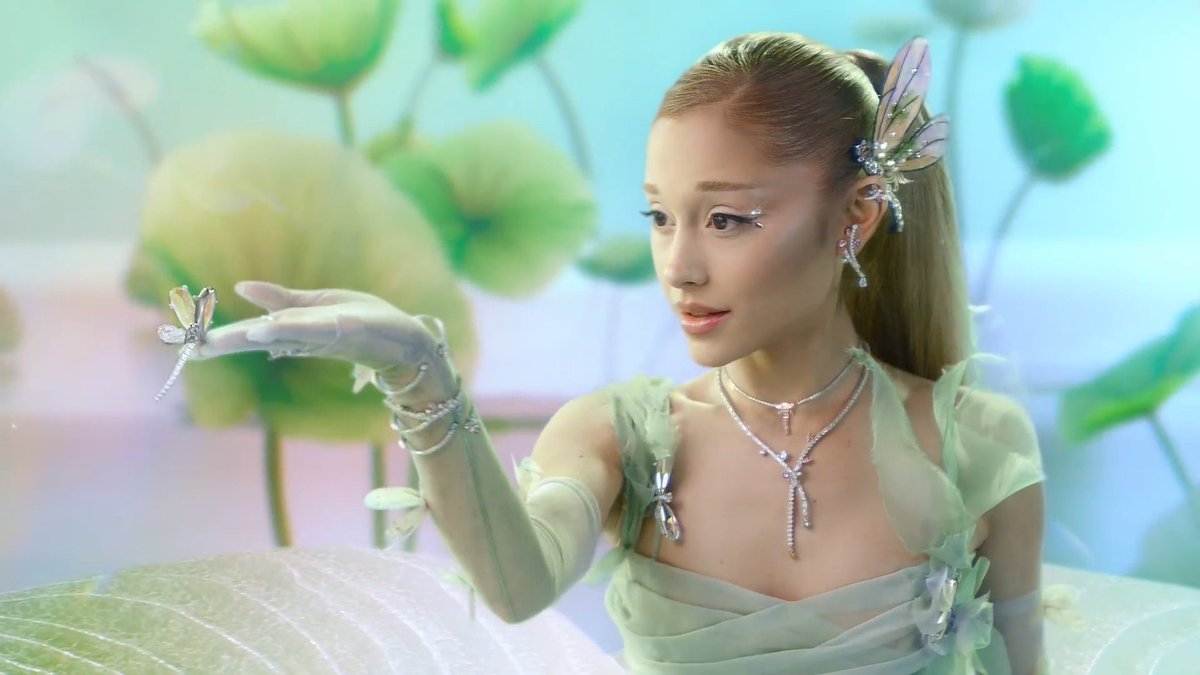 arianastills's tweet photo. we moved on from this WAY too fast https://t.co/Xe6976byYC
