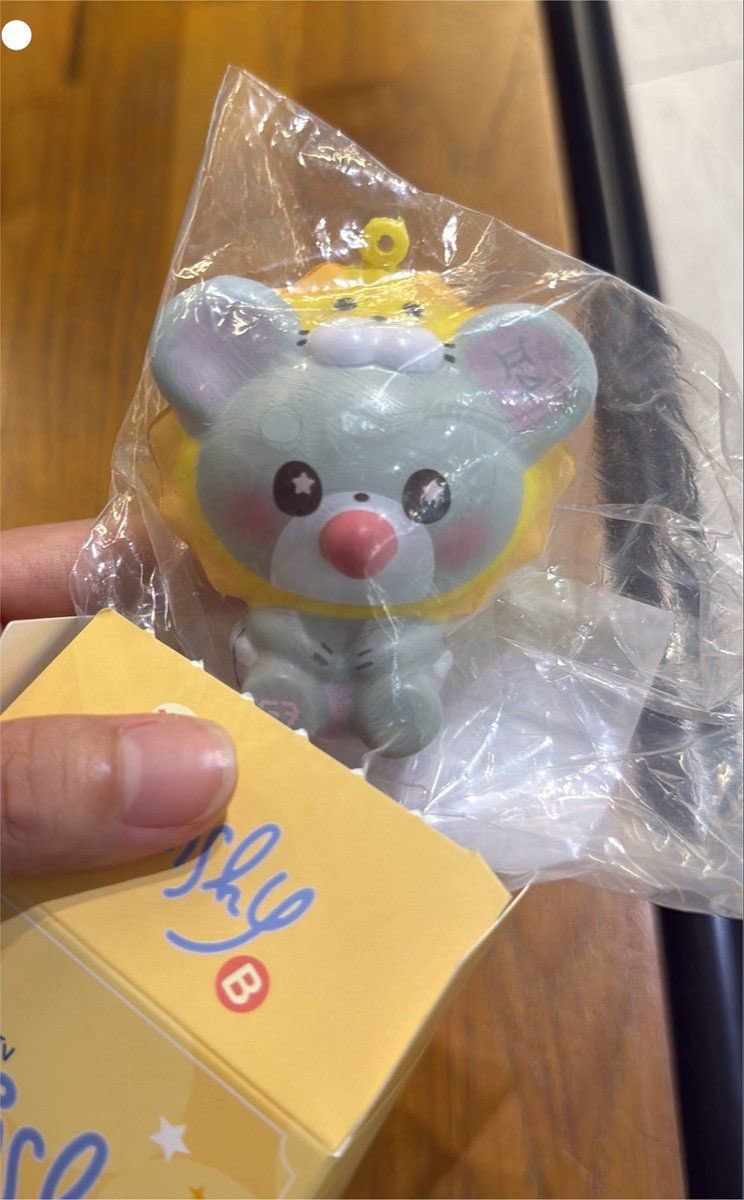 abbgemfot_'s tweet photo. #ths #tho aku mau os squishy keychain look khunnoo fix dapet 

💰 310k dp 260k 
eta ina 5 agustus 

PICT NOT MINE https://t.co/hyK5gKkB2w