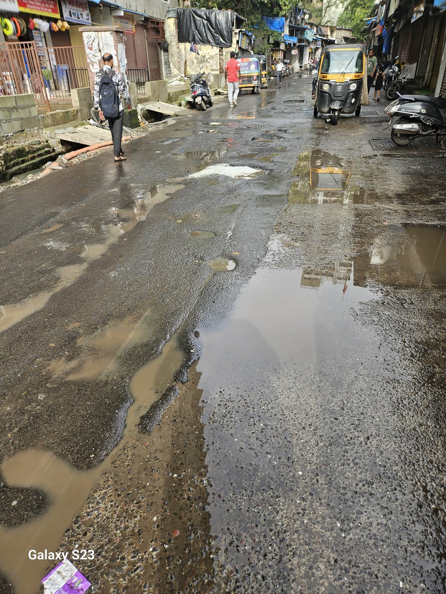 Rajesh_SN74's tweet photo. @mybmc 
Pls fix the below potholes in gavdevi road , bhandup west mumbai 400078 https://t.co/sRs2AihVhn