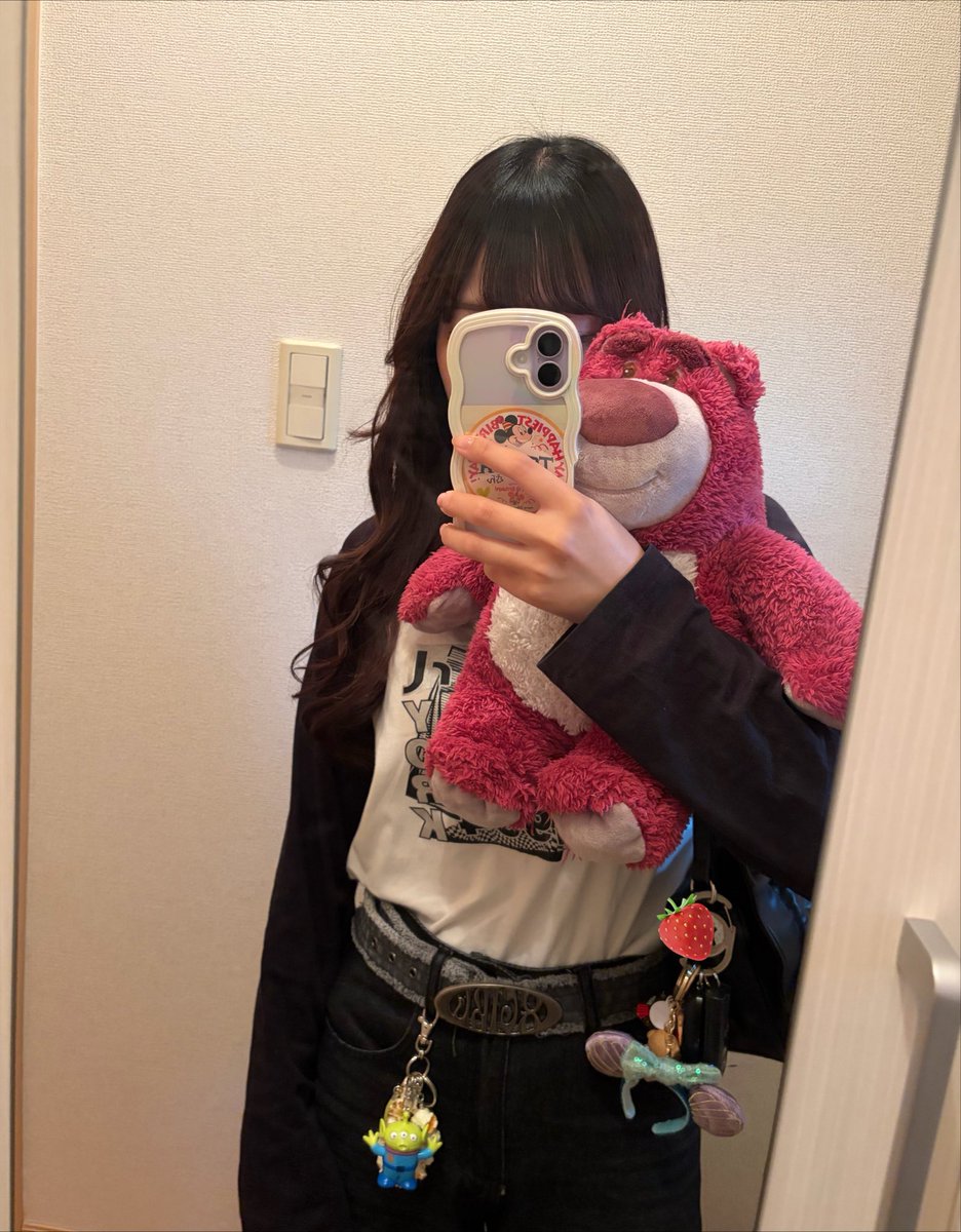 nelnel0116's tweet photo. トイストーリー5見てきた🚀💫
入場者特典はまさかのスナッピー📸❤️
トイストーリーは毎作見てきてるけどまたまた大好きな作品でした💞
和ちゃんのスナッピー役が適性過ぎて、流石だなって思いました^ᴗ ̫ ᴗ^♩
今回は登場してませんが、私はロッツォ推しです🍓💜
 ディズニー大好きです🏰✨️ https://t.co/bQlpL8lYnw