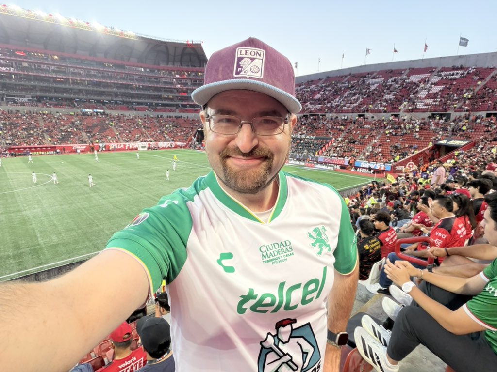 LouisRSOlenick's tweet photo. Otro torneo que empezó mal, nueva oportunidad de romper quinielas acá en la eternamente complicada tierra fronteriza. Urge una reacción puntual de mi @clubleonfc.
🦁💚🤍⚽️
#FieroViajero #LEOvsATS #AP26 #J1 @clubleon_en @TheLionsDenPod @daleleon_mx @Terr_Esmeralda @PacoVela14 https://t.co/0VfxhmBHvH