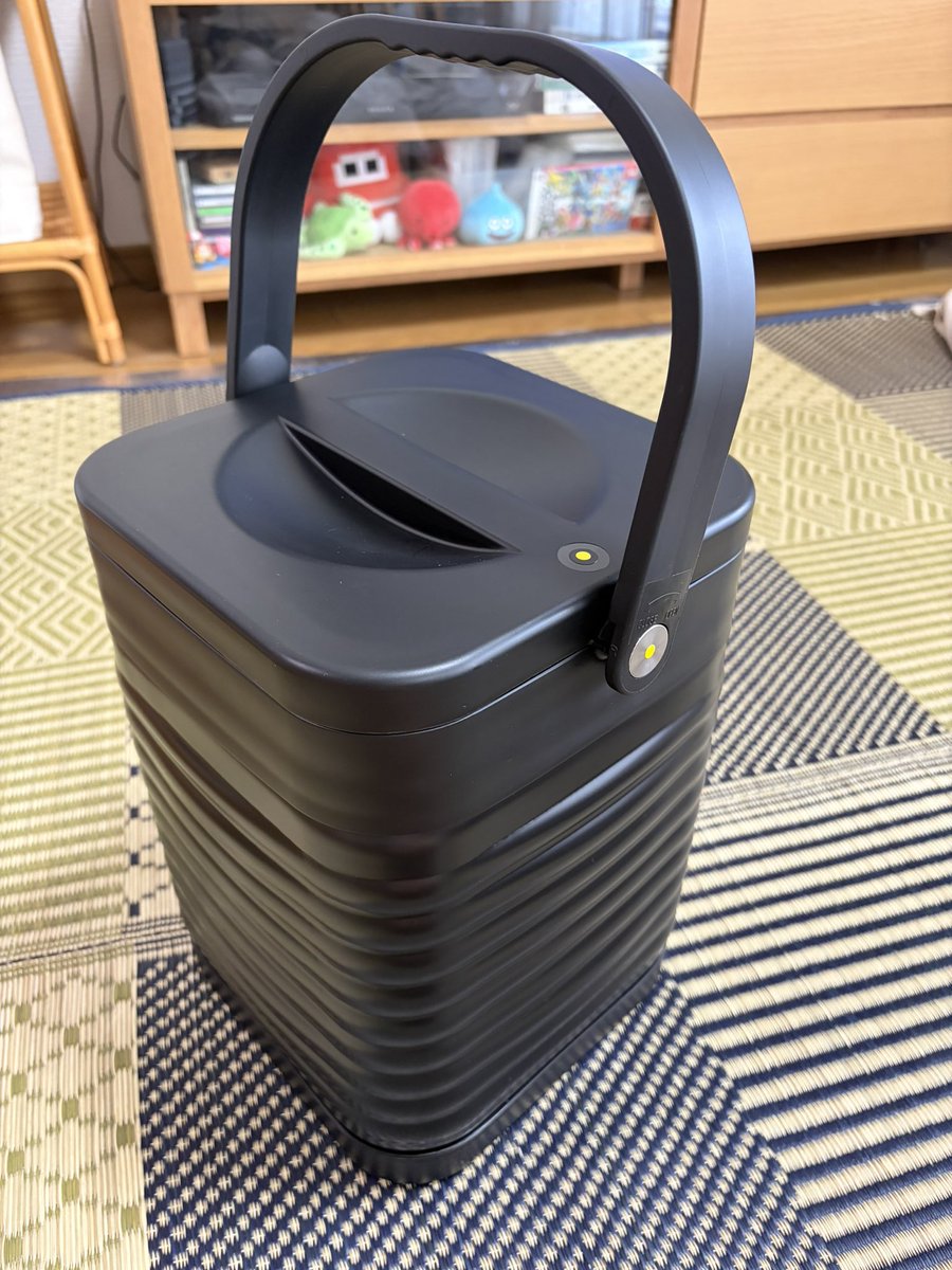 Clarice_CITY's tweet photo. ワークマンのクーラーボックス（コンテナボックス）購入
今まで釣用と現場用を併用してたけど、来週からコレ🧊
コンパクトだけどちょっと重いか… https://t.co/obnmcJsfwr