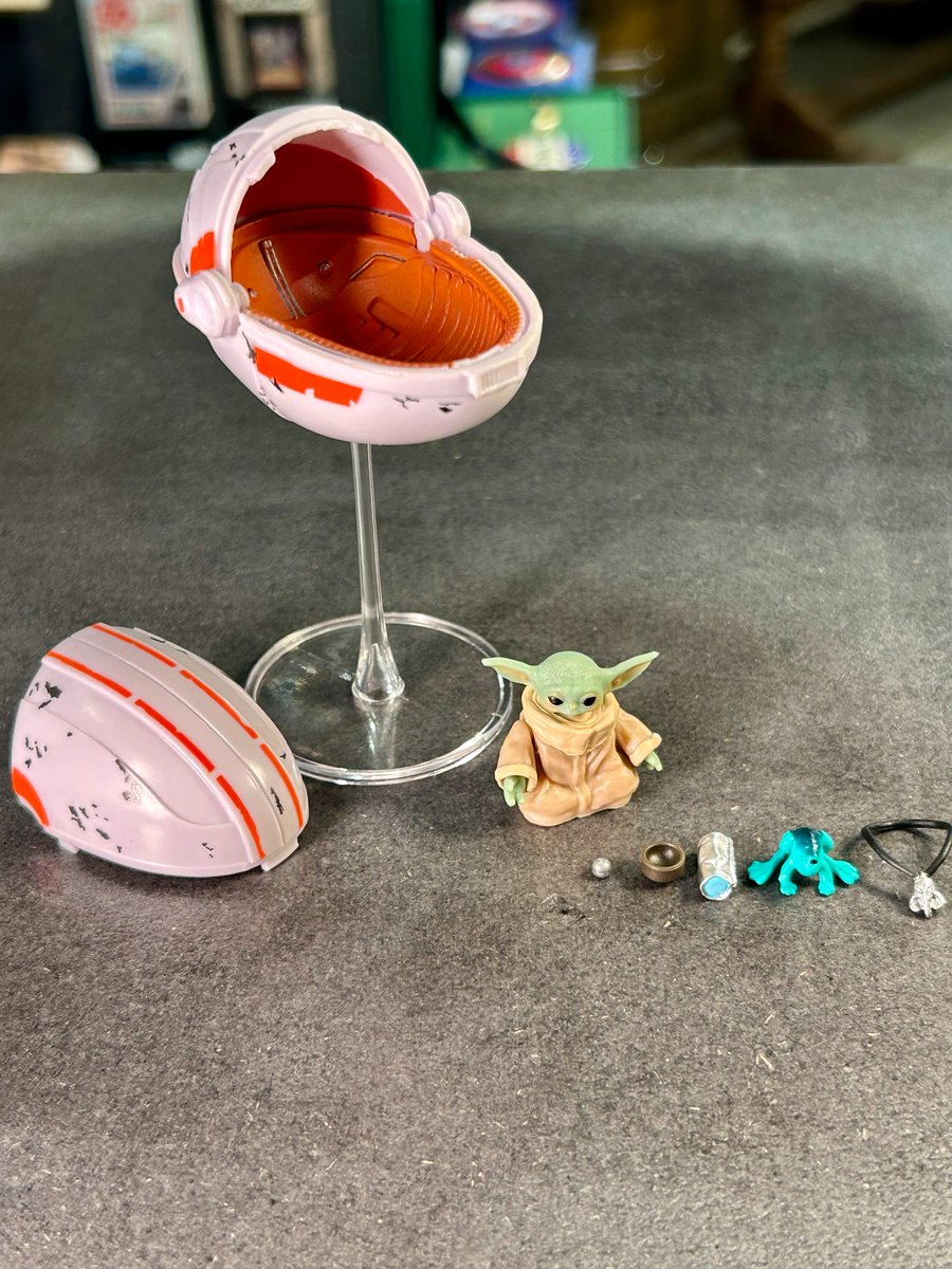 mamegyorai_jp's tweet photo. 【高円寺店情報】
豆魚雷高円寺店に「スター・ウォーズ ブラックシリーズ アーカイブ グローグー」が緊急入荷！
ドラマシーズン2をフィーチャーした豊富なアクセサリーパーツが付属。これひとつで様々なグローグーをお楽しみいただけます。
■￥4,800
■通販お取り扱いなし。高円寺店でのみ販売中。 https://t.co/Fk9IPt723Y