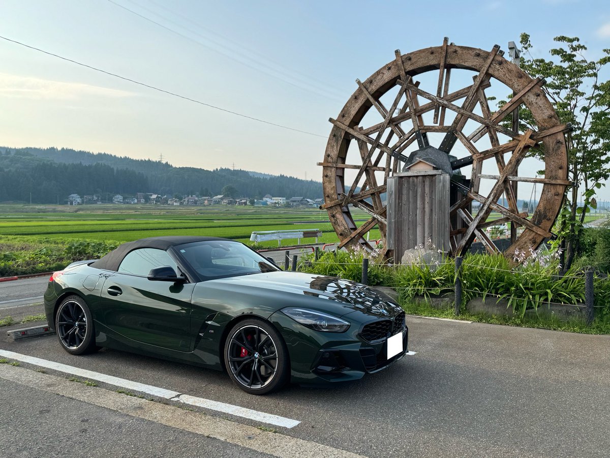 Tam_WoolfeltCar's tweet photo. #純正希少色愛好会 
後にも先にも #サンレモグリーン のZ4 M40iが2台（それも全く同じフルOp仕様）が並んだのはこの1回きり🌟
自然に溶け込み過ぎるステルスグリーン🌱 https://t.co/Xw4cGKhXzn