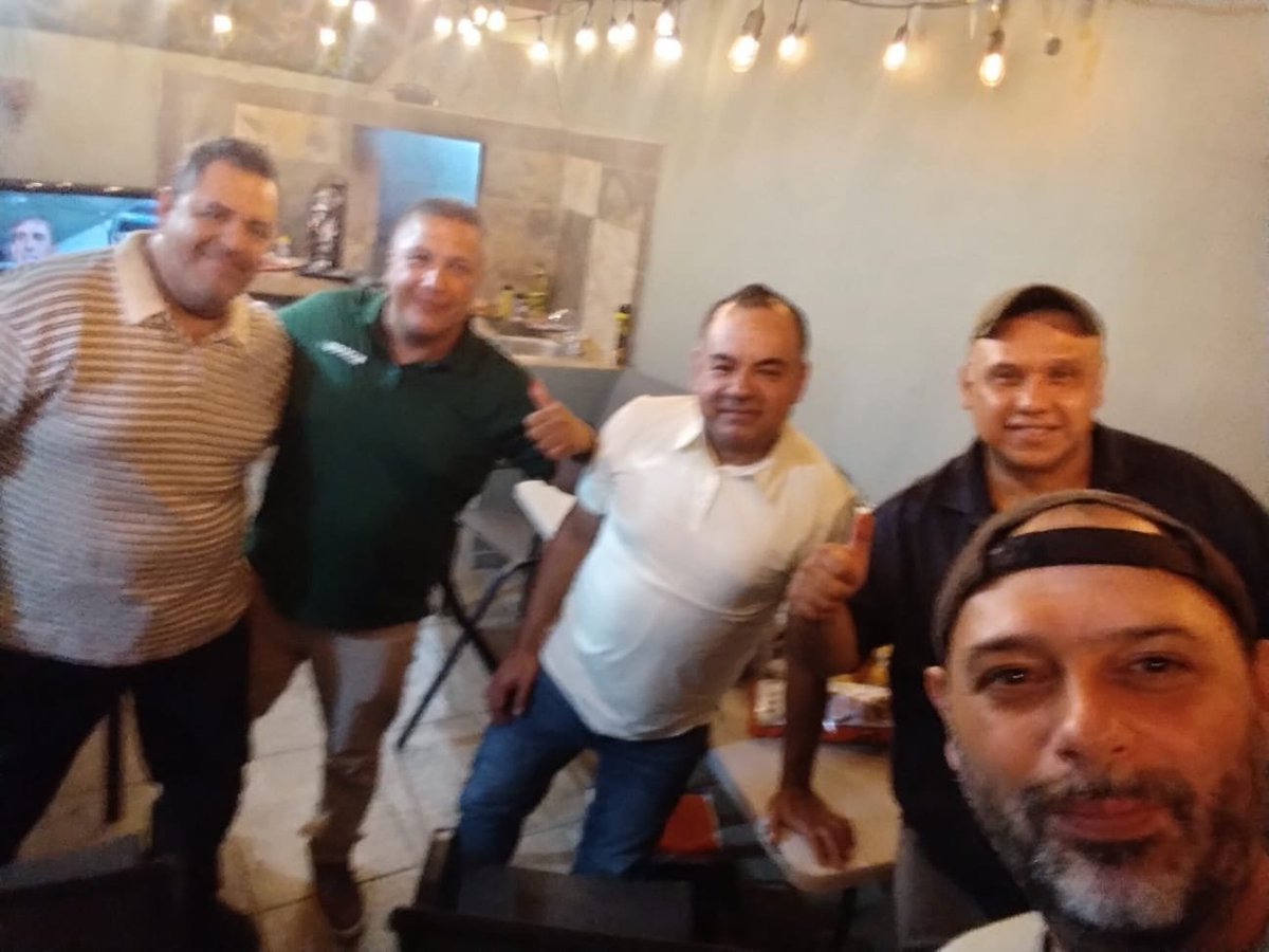 miro_11's tweet photo. #ViernesBotanero 
Viendo el juego de Atlante contra américa por tvazteca  con una carne asada https://t.co/klhnQikT8H