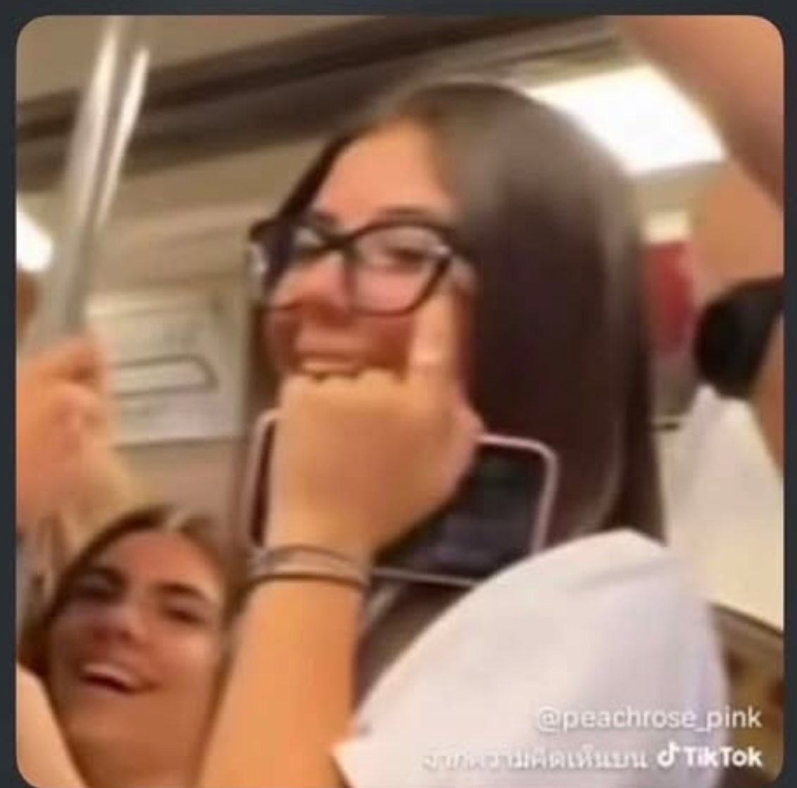 KHAMCHANH's tweet photo. Italians bullied a Thai girl in Thailand using racist Anti East Asian gestures, but there are Koreans in the quotes and replies defending the Italians. Just how much do Koreans worship white people? lol. https://t.co/upnRuywKmk