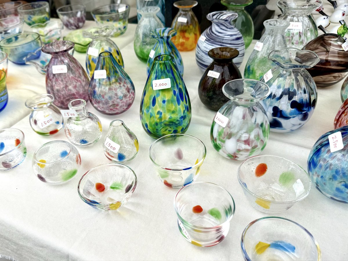 glass_art_Nplus's tweet photo. 小樽がらす2日目始まりました！
お近くにお越しの際は是非お立ち寄りください！
シマエナガも店舗価格より安くなってますよ！ https://t.co/OXMFpIIXeJ