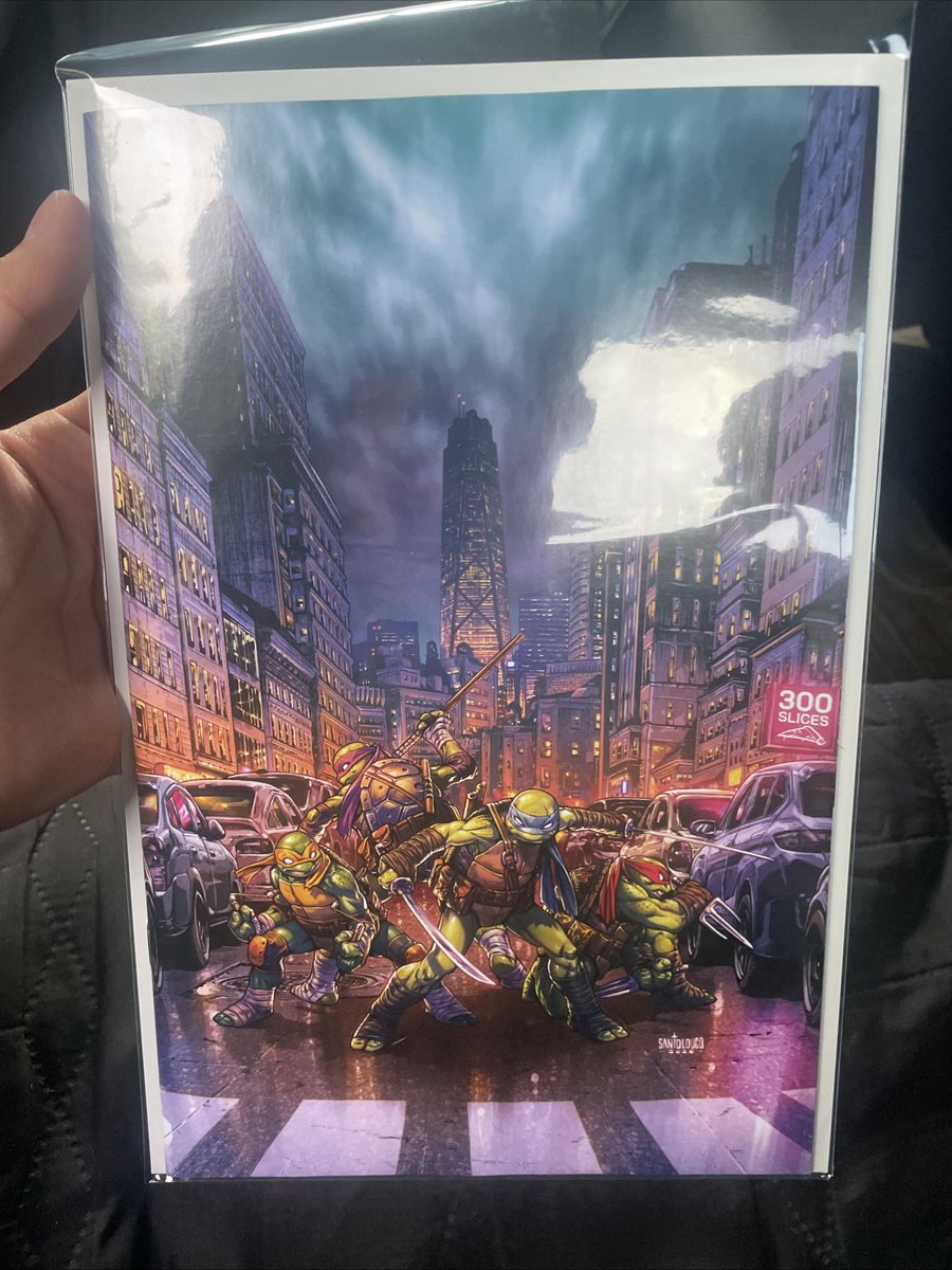 bruhhrod's tweet photo. @ohsrah Comic store only let me buy one👀👀 https://t.co/5PjEHLYw6P
