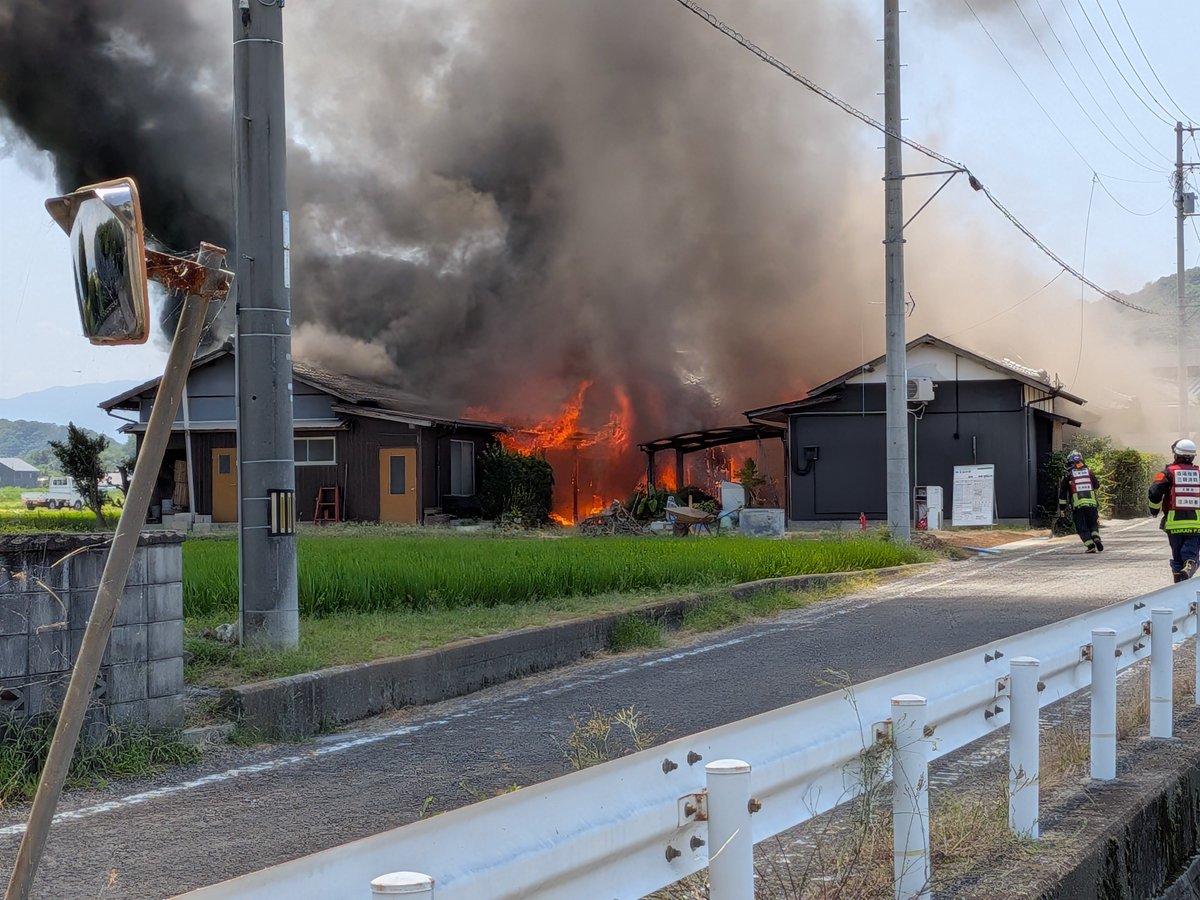 ryo08011's tweet photo. 近所で火事 https://t.co/UXzRxNT0VM