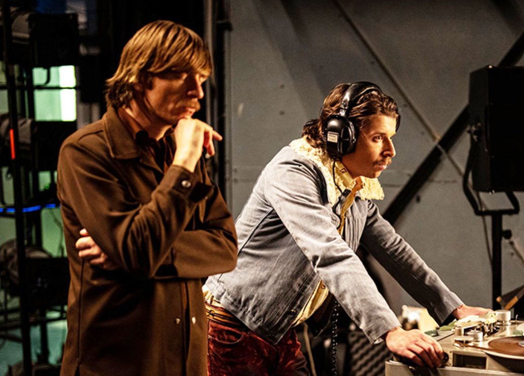GE1819's tweet photo. 『1975年のケルン・コンサート』、キースと同行するECMのプロデューサー、マンフレート・アイヒャーがソックリだった。気難しいあの方がよく許可したな～と思うのだけど、実は作中で一度も名前を呼ばれてない。ひょっとしたらそういう条件でＯＫしたのかも。 https://t.co/HSYPIwdba6