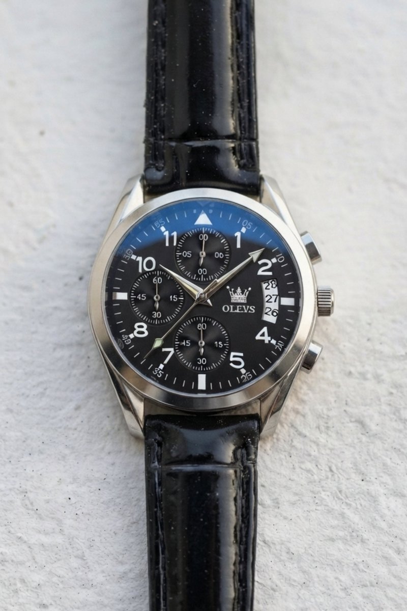 Drexon_store's tweet photo. "Ada alasan kenapa desain yang timeless nggak pernah kehilangan kelas."
Di tengah tren jam tangan yang makin ramai dengan layar digital dan fitur berlebihan, gue malah makin suka model yang fokus di satu hal: good design never gets old.
Lihat detailnya. Dial hitam yang clean, tiga subdial bergaya chronograph, date display di sisi kanan, angka besar yang gampang dibaca, dipadukan case stainless steel dan leather strap hitam. Simple, tapi punya karakter yang bikin orang otomatis ngelirik saat dipakai.
Yang menarik, value sebuah jam tangan bukan cuma soal harga. Tapi gimana sebuah desain bisa tetap relevan dipakai meeting, ngopi, sampai acara formal tanpa terasa "trying too hard".
Kadang kita nggak butuh barang yang paling mahal. Kita cuma butuh sesuatu yang looks expensive, feels premium, dan nyaman dipakai setiap hari.
Kalau menurut kalian, jam tangan itu lebih penting desainnya, brand-nya, atau fitur yang ditawarkan? 👀

Cek https://t.co/jM6gXQD5AL

#Drexon #affiliate #jamtangan #olevs